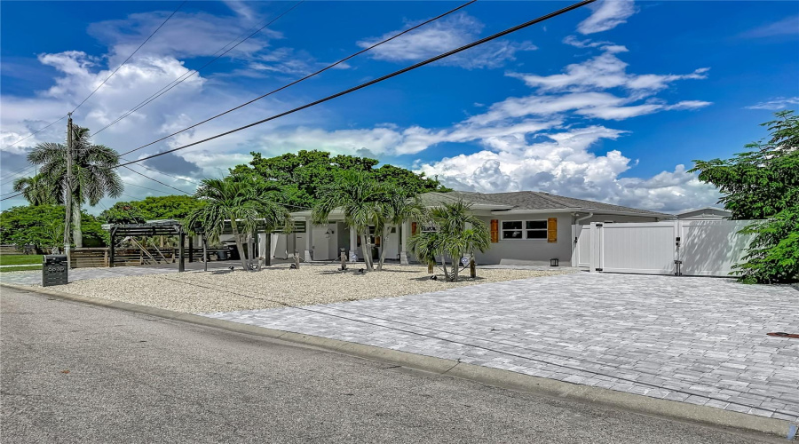Bradenton, Florida 34207, 4 Bedroom Bedrooms, ,3 Bathroombathrooms,Residential,For Sale,Georgia,0,Mfra4704093