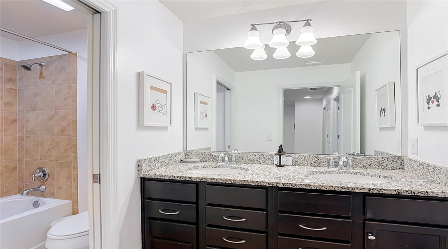 Kissimmee, Florida 34747, 5 Bedroom Bedrooms, ,4 Bathroombathrooms,Residential,For Sale,Geneve,0,Mfro6436535