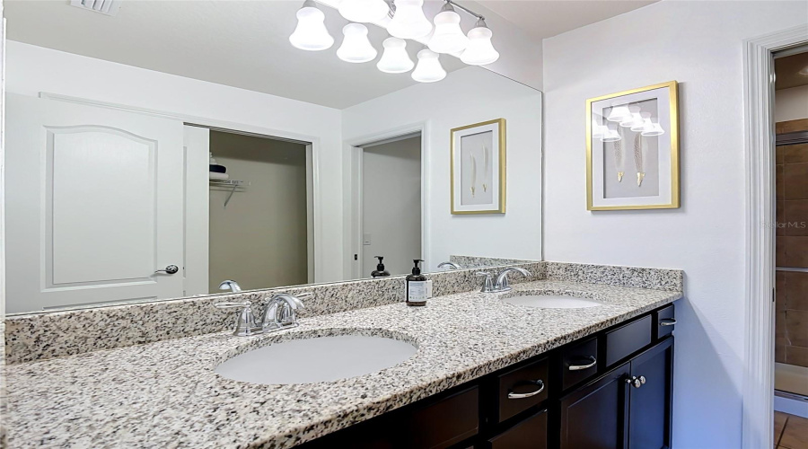 Kissimmee, Florida 34747, 5 Bedroom Bedrooms, ,4 Bathroombathrooms,Residential,For Sale,Geneve,0,Mfro6436535
