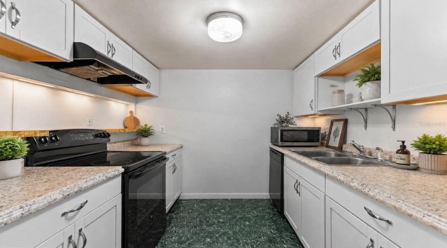 Tampa, Florida 33614, 1 Bedroom Bedrooms, ,1 Bathroombathrooms,Residential,For Sale,Church,0,Mfrtb8542288