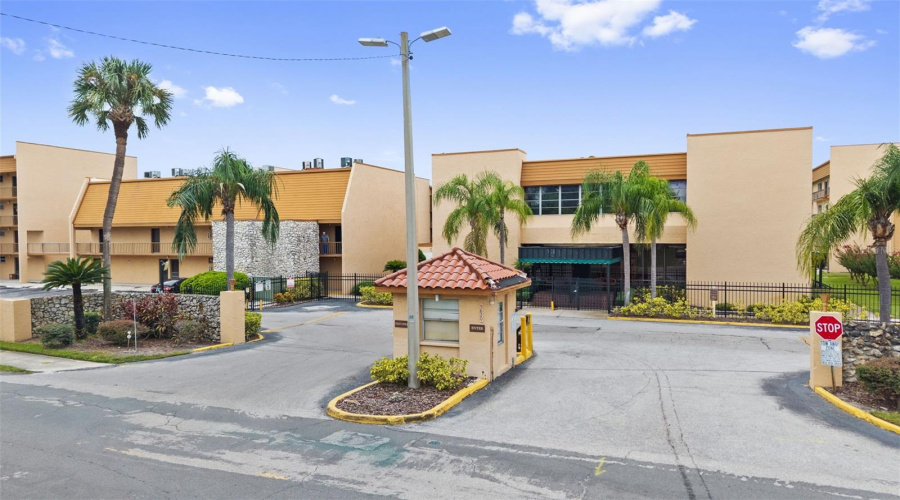 Tampa, Florida 33614, 1 Bedroom Bedrooms, ,1 Bathroombathrooms,Residential,For Sale,Church,0,Mfrtb8542288