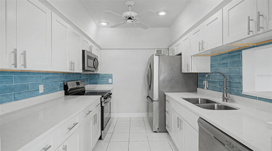 Treasure Island, Florida 33706, 2 Bedroom Bedrooms, ,1 Bathroombathrooms,Residential,For Sale,Plaza Seville,0,Mfrtb8542387