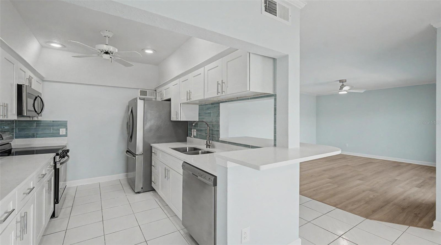 Treasure Island, Florida 33706, 2 Bedroom Bedrooms, ,1 Bathroombathrooms,Residential,For Sale,Plaza Seville,0,Mfrtb8542387