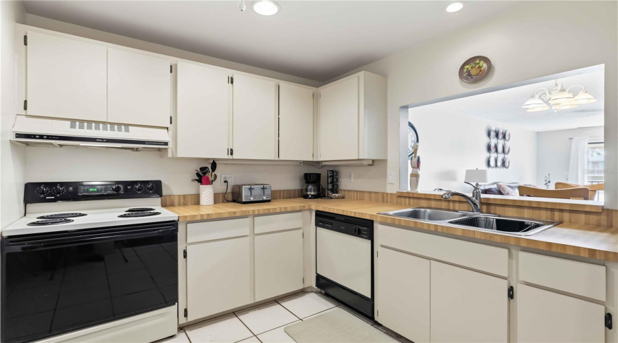 Sarasota, Florida 34242, 2 Bedroom Bedrooms, ,2 Bathroombathrooms,Residential,For Sale,Midnight Pass,0,Mfra4704019