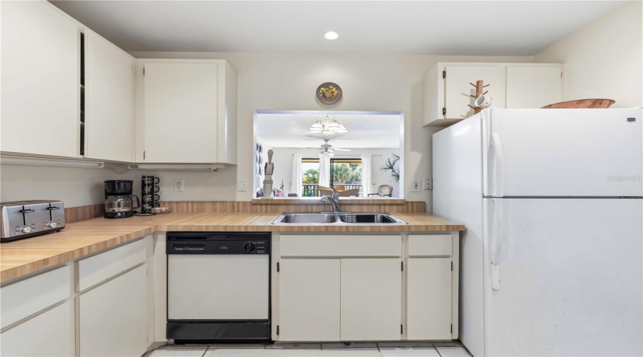 Sarasota, Florida 34242, 2 Bedroom Bedrooms, ,2 Bathroombathrooms,Residential,For Sale,Midnight Pass,0,Mfra4704019