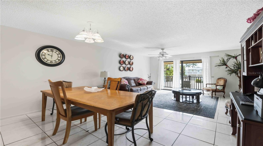 Sarasota, Florida 34242, 2 Bedroom Bedrooms, ,2 Bathroombathrooms,Residential,For Sale,Midnight Pass,0,Mfra4704019