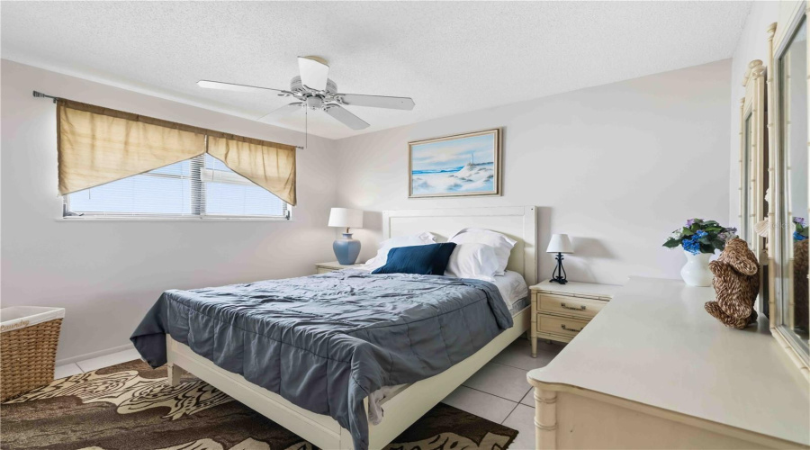 Sarasota, Florida 34242, 2 Bedroom Bedrooms, ,2 Bathroombathrooms,Residential,For Sale,Midnight Pass,0,Mfra4704019
