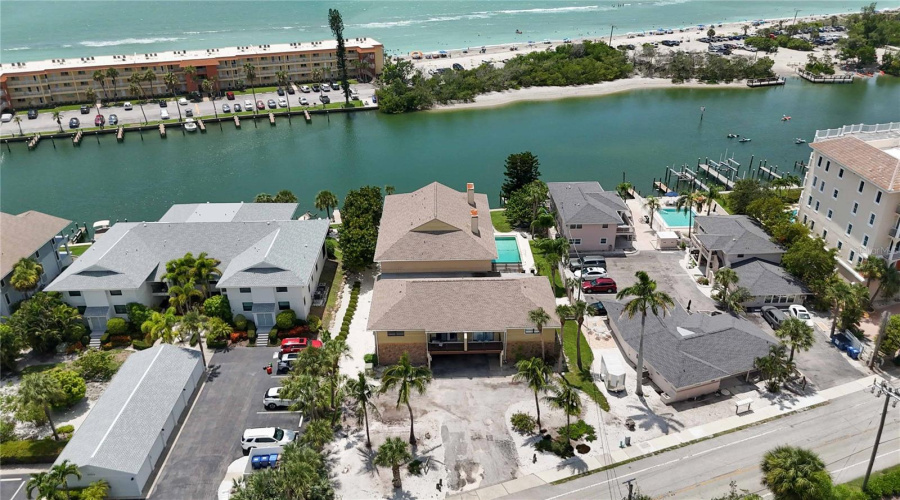 Sarasota, Florida 34242, 2 Bedroom Bedrooms, ,2 Bathroombathrooms,Residential,For Sale,Midnight Pass,0,Mfra4704019