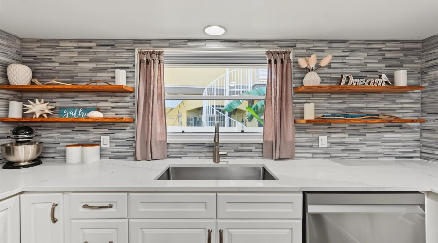 Treasure Island, Florida 33706, 3 Bedroom Bedrooms, ,2 Bathroombathrooms,Residential,For Sale,4Th,0,Mfrtb8542446