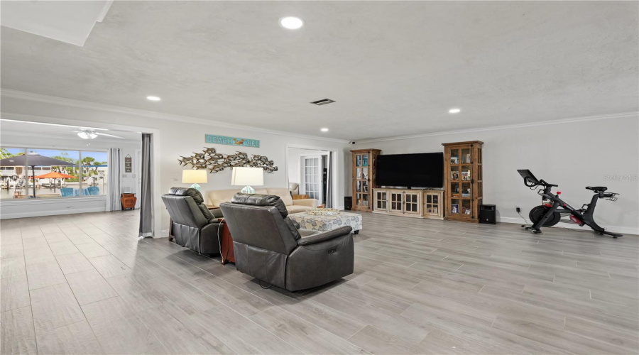 Treasure Island, Florida 33706, 3 Bedroom Bedrooms, ,2 Bathroombathrooms,Residential,For Sale,4Th,0,Mfrtb8542446