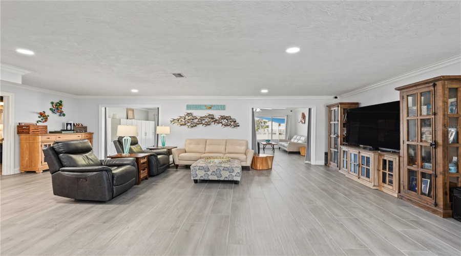 Treasure Island, Florida 33706, 3 Bedroom Bedrooms, ,2 Bathroombathrooms,Residential,For Sale,4Th,0,Mfrtb8542446