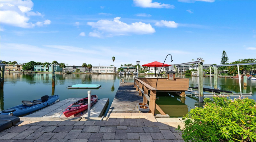 Treasure Island, Florida 33706, 3 Bedroom Bedrooms, ,2 Bathroombathrooms,Residential,For Sale,4Th,0,Mfrtb8542446