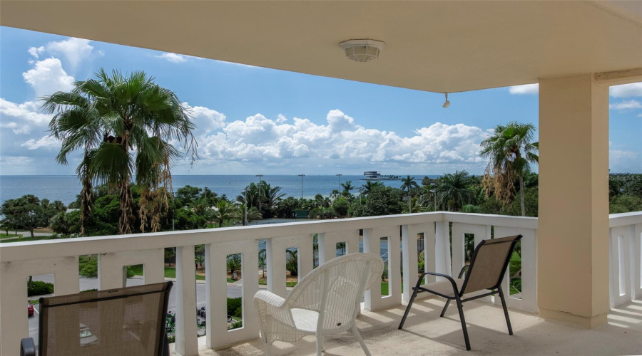 St Petersburg, Florida 33701, 1 Bedroom Bedrooms, ,1 Bathroombathrooms,Residential,For Sale,Shore,0,Mfrtb8542570
