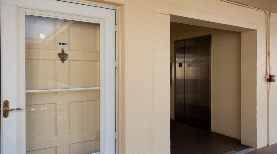St Petersburg, Florida 33701, 1 Bedroom Bedrooms, ,1 Bathroombathrooms,Residential,For Sale,Shore,0,Mfrtb8542570