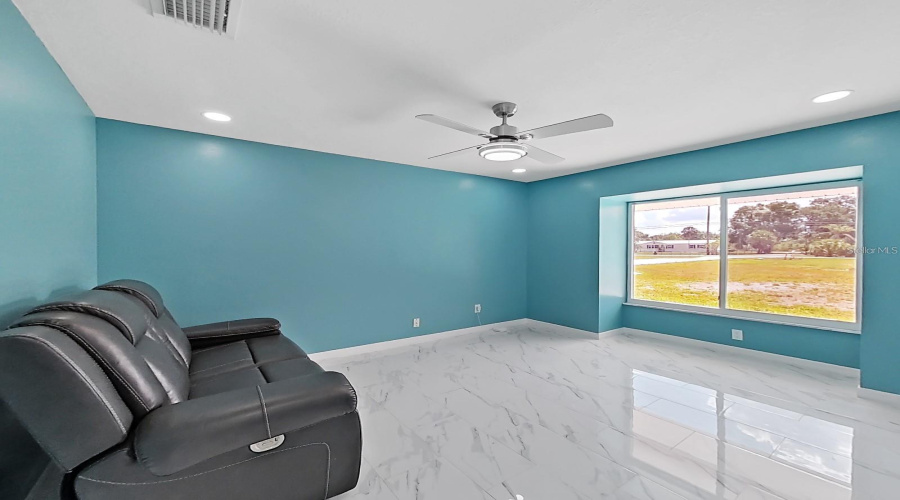 Ruskin, Florida 33570, 3 Bedroom Bedrooms, ,2 Bathroombathrooms,Residential,For Sale,33Rd,0,Mfrtb8542653