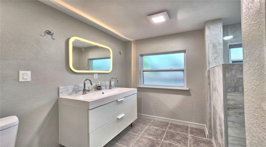 Lighted Mirror And Robe Hooks