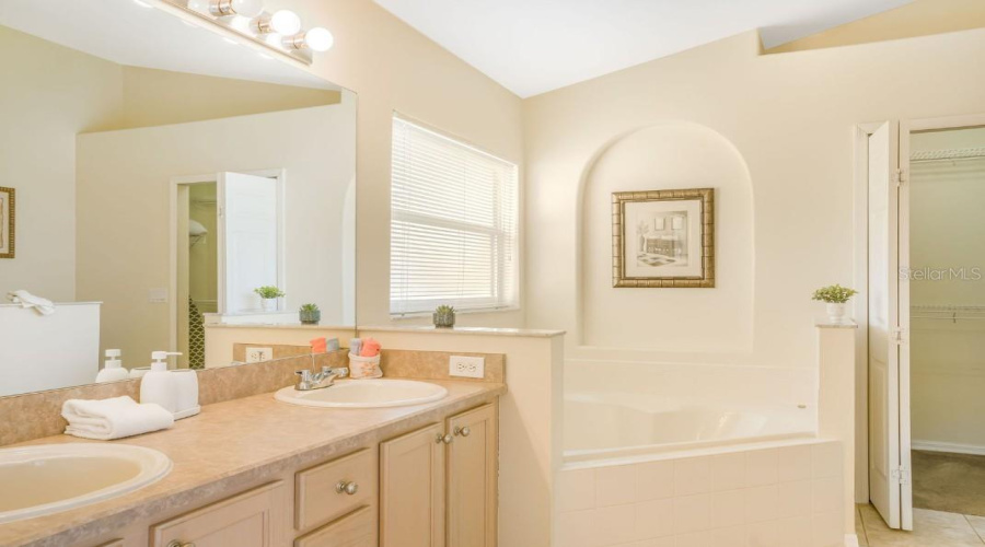 Kissimmee, Florida 34747, 4 Bedroom Bedrooms, ,3 Bathroombathrooms,Residential,For Sale,Luiseno,0,Mfro6436610