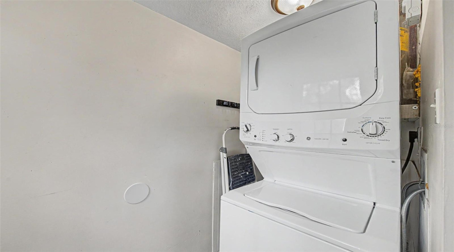 Tampa, Florida 33611, 2 Bedroom Bedrooms, ,1 Bathroombathrooms,Residential,For Sale,Hartnett,0,Mfrtb8542863