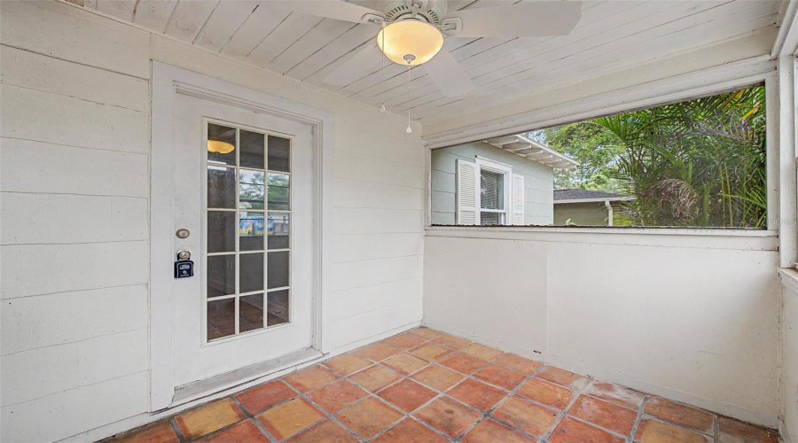 Tampa, Florida 33611, 2 Bedroom Bedrooms, ,1 Bathroombathrooms,Residential,For Sale,Hartnett,0,Mfrtb8542863