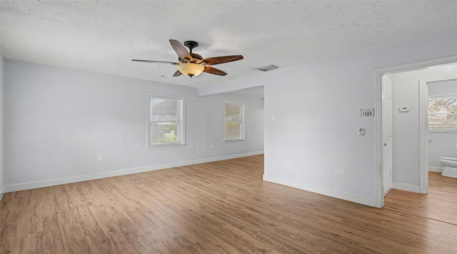 Tampa, Florida 33611, 2 Bedroom Bedrooms, ,1 Bathroombathrooms,Residential,For Sale,Hartnett,0,Mfrtb8542863