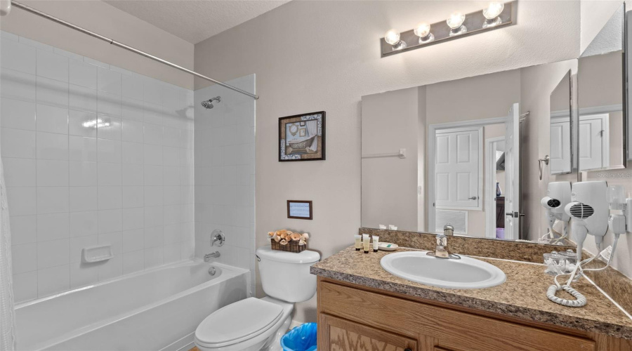 Kissimmee, Florida 34747, 2 Bedroom Bedrooms, ,2 Bathroombathrooms,Residential,For Sale,Oakwater,0,Mfrs5156392