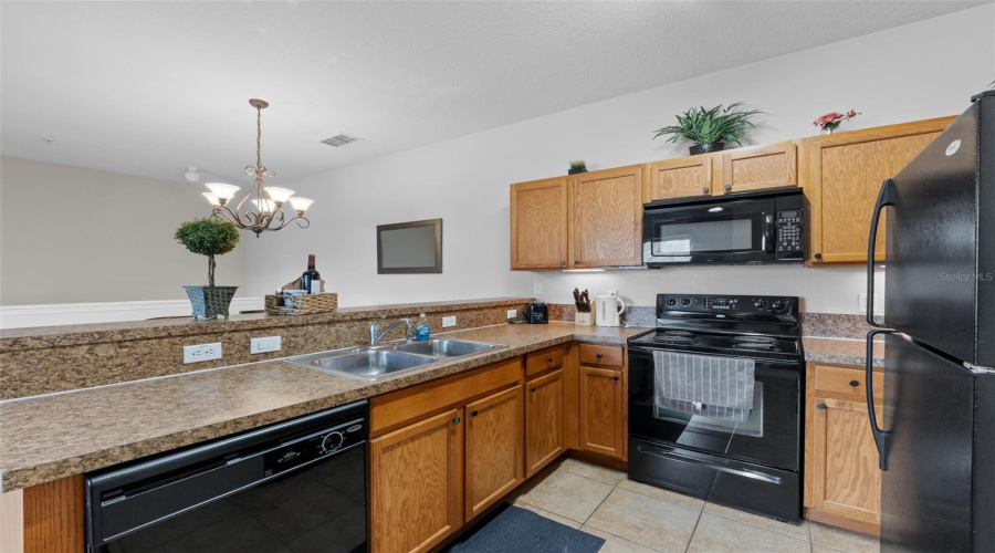 Kissimmee, Florida 34747, 2 Bedroom Bedrooms, ,2 Bathroombathrooms,Residential,For Sale,Oakwater,0,Mfrs5156392