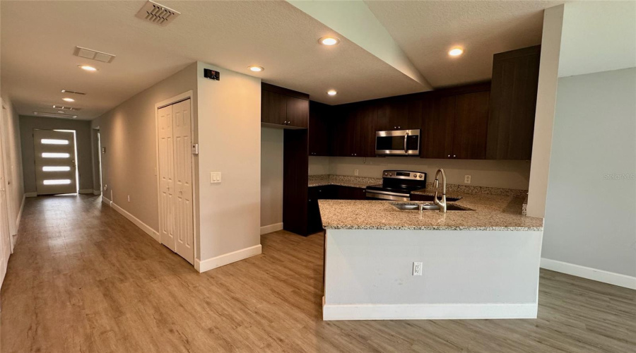 Orlando, Florida 32835, 3 Bedroom Bedrooms, ,2 Bathroombathrooms,Residential,For Sale,Hart,0,Mfro6436921