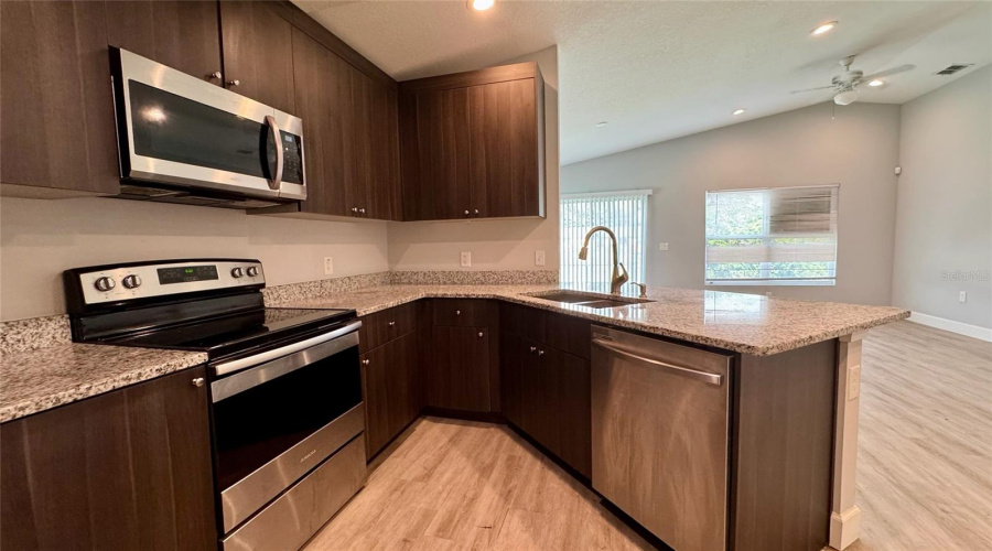 Orlando, Florida 32835, 3 Bedroom Bedrooms, ,2 Bathroombathrooms,Residential,For Sale,Hart,0,Mfro6436921