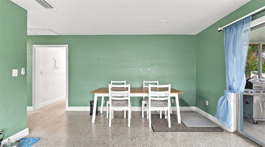 Orlando, Florida 32827, 3 Bedroom Bedrooms, ,2 Bathroombathrooms,Residential,For Sale,Oak Bluff,0,Mfro6436832