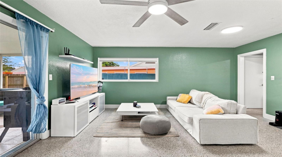 Orlando, Florida 32827, 3 Bedroom Bedrooms, ,2 Bathroombathrooms,Residential,For Sale,Oak Bluff,0,Mfro6436832