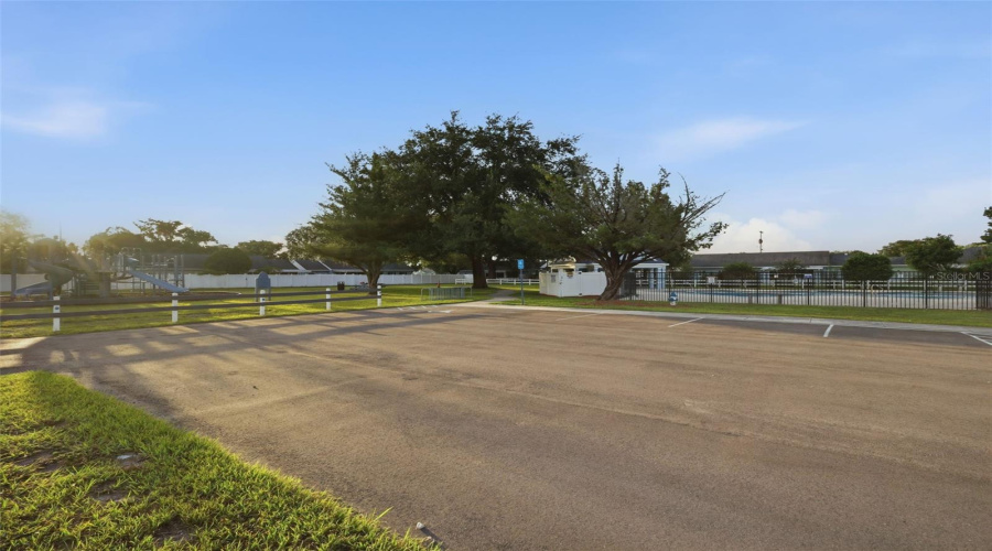 Orlando, Florida 32827, 3 Bedroom Bedrooms, ,2 Bathroombathrooms,Residential,For Sale,Oak Bluff,0,Mfro6436832