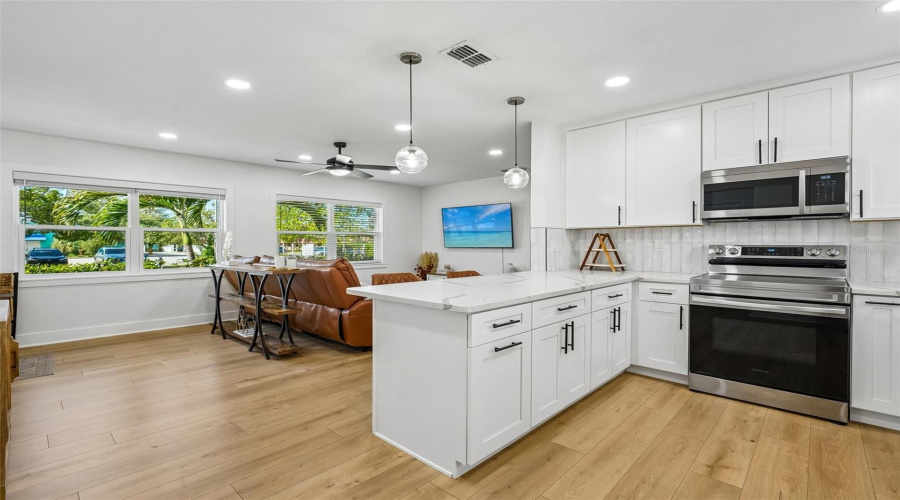 Seminole, Florida 33772, 3 Bedroom Bedrooms, ,2 Bathroombathrooms,Residential,For Sale,Temple,0,Mfrtb8541335