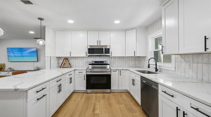 Seminole, Florida 33772, 3 Bedroom Bedrooms, ,2 Bathroombathrooms,Residential,For Sale,Temple,0,Mfrtb8541335