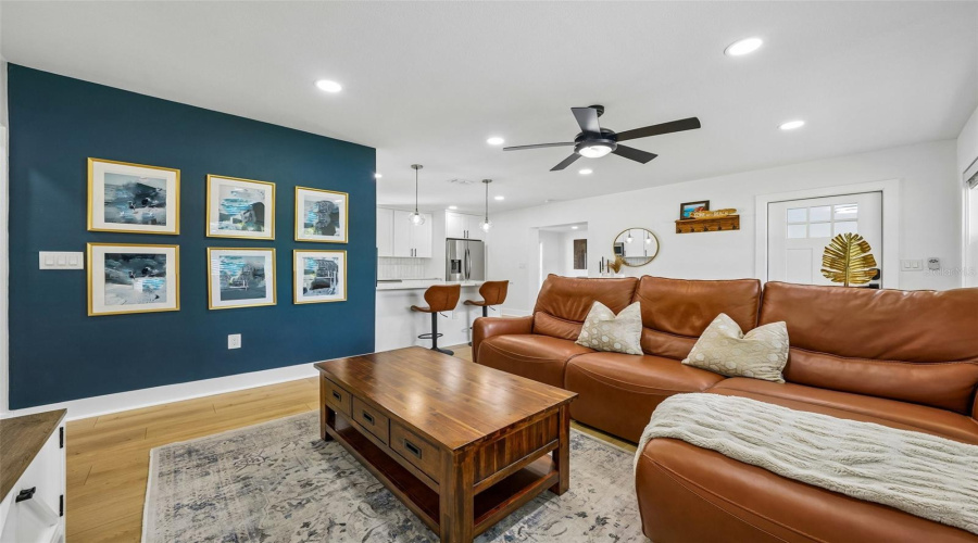 Seminole, Florida 33772, 3 Bedroom Bedrooms, ,2 Bathroombathrooms,Residential,For Sale,Temple,0,Mfrtb8541335