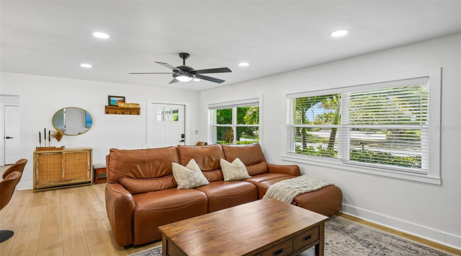 Seminole, Florida 33772, 3 Bedroom Bedrooms, ,2 Bathroombathrooms,Residential,For Sale,Temple,0,Mfrtb8541335