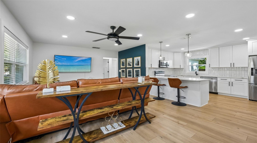 Seminole, Florida 33772, 3 Bedroom Bedrooms, ,2 Bathroombathrooms,Residential,For Sale,Temple,0,Mfrtb8541335