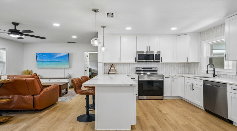 Seminole, Florida 33772, 3 Bedroom Bedrooms, ,2 Bathroombathrooms,Residential,For Sale,Temple,0,Mfrtb8541335