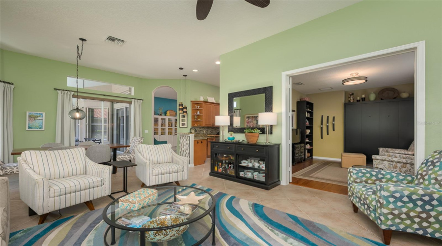 Sarasota, Florida 34243, 2 Bedroom Bedrooms, ,2 Bathroombathrooms,Residential,For Sale,65Th,0,Mfra4704116