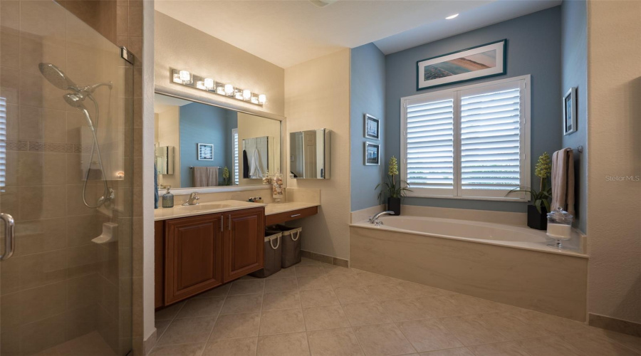 Sarasota, Florida 34243, 2 Bedroom Bedrooms, ,2 Bathroombathrooms,Residential,For Sale,65Th,0,Mfra4704116