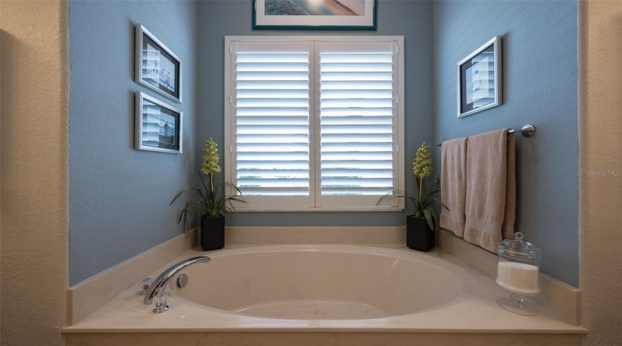 Sarasota, Florida 34243, 2 Bedroom Bedrooms, ,2 Bathroombathrooms,Residential,For Sale,65Th,0,Mfra4704116