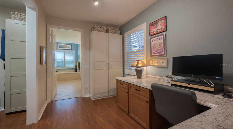 Sarasota, Florida 34243, 2 Bedroom Bedrooms, ,2 Bathroombathrooms,Residential,For Sale,65Th,0,Mfra4704116