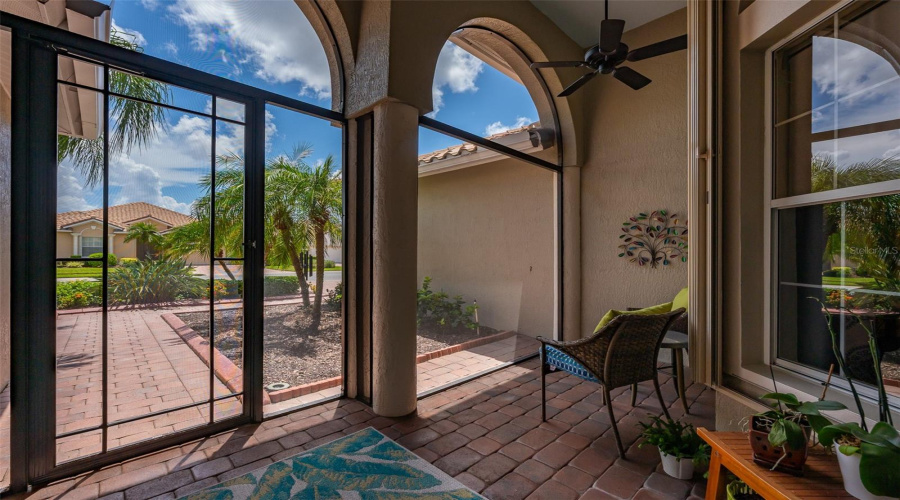 Sarasota, Florida 34243, 2 Bedroom Bedrooms, ,2 Bathroombathrooms,Residential,For Sale,65Th,0,Mfra4704116