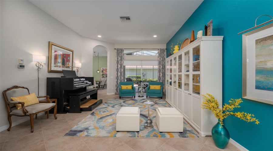 Sarasota, Florida 34243, 2 Bedroom Bedrooms, ,2 Bathroombathrooms,Residential,For Sale,65Th,0,Mfra4704116