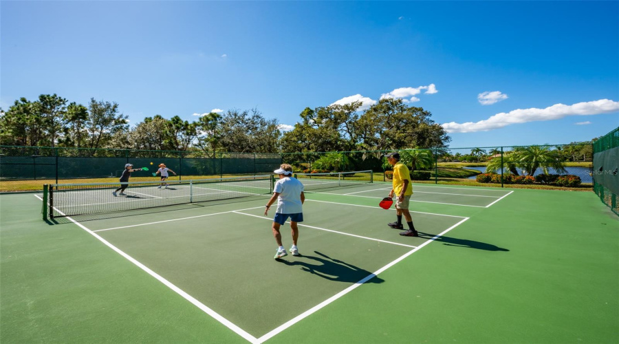 Sarasota, Florida 34243, 2 Bedroom Bedrooms, ,2 Bathroombathrooms,Residential,For Sale,65Th,0,Mfra4704116