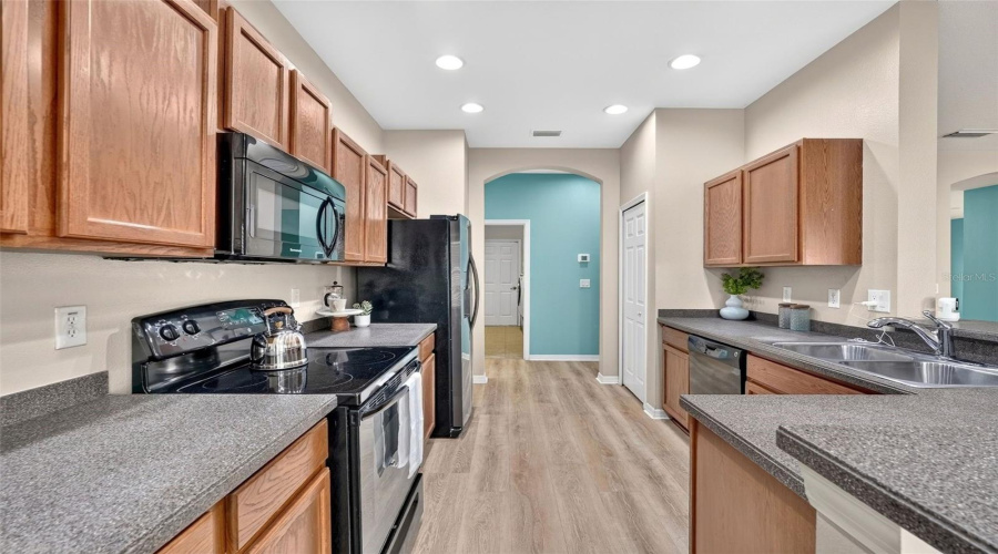 Ruskin, Florida 33570, 4 Bedroom Bedrooms, ,3 Bathroombathrooms,Residential,For Sale,19Th,0,Mfra4704140