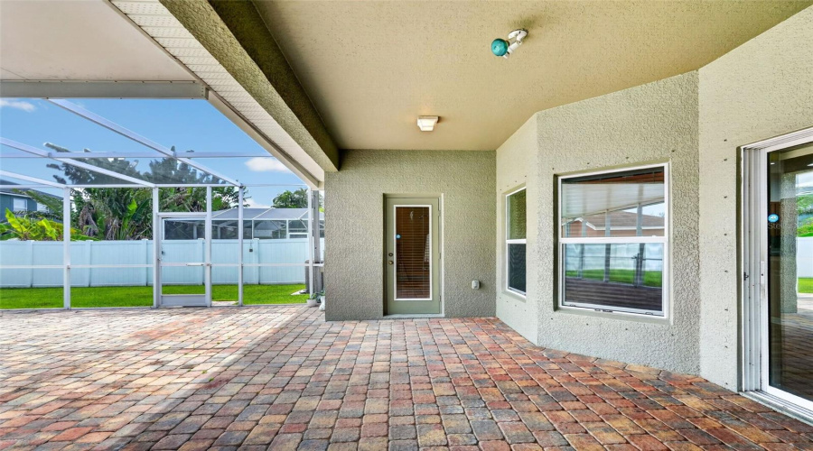 Ruskin, Florida 33570, 4 Bedroom Bedrooms, ,3 Bathroombathrooms,Residential,For Sale,19Th,0,Mfra4704140