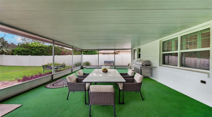 Virtually Staged - Huge Screened Patio!
