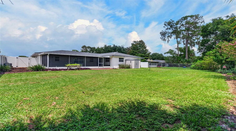Spacious Backyard, Fully Fenced