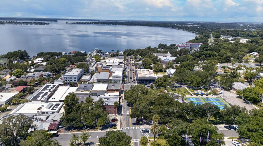 2 Miles To Downtown Mount Dora!