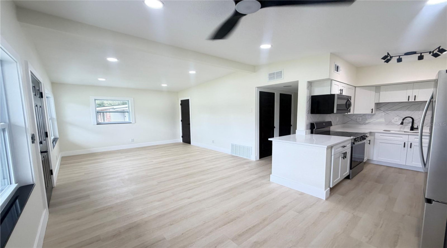 Tampa, Florida 33612, 4 Bedroom Bedrooms, ,2 Bathroombathrooms,Residential,For Sale,Willow,0,Mfrtb8542566